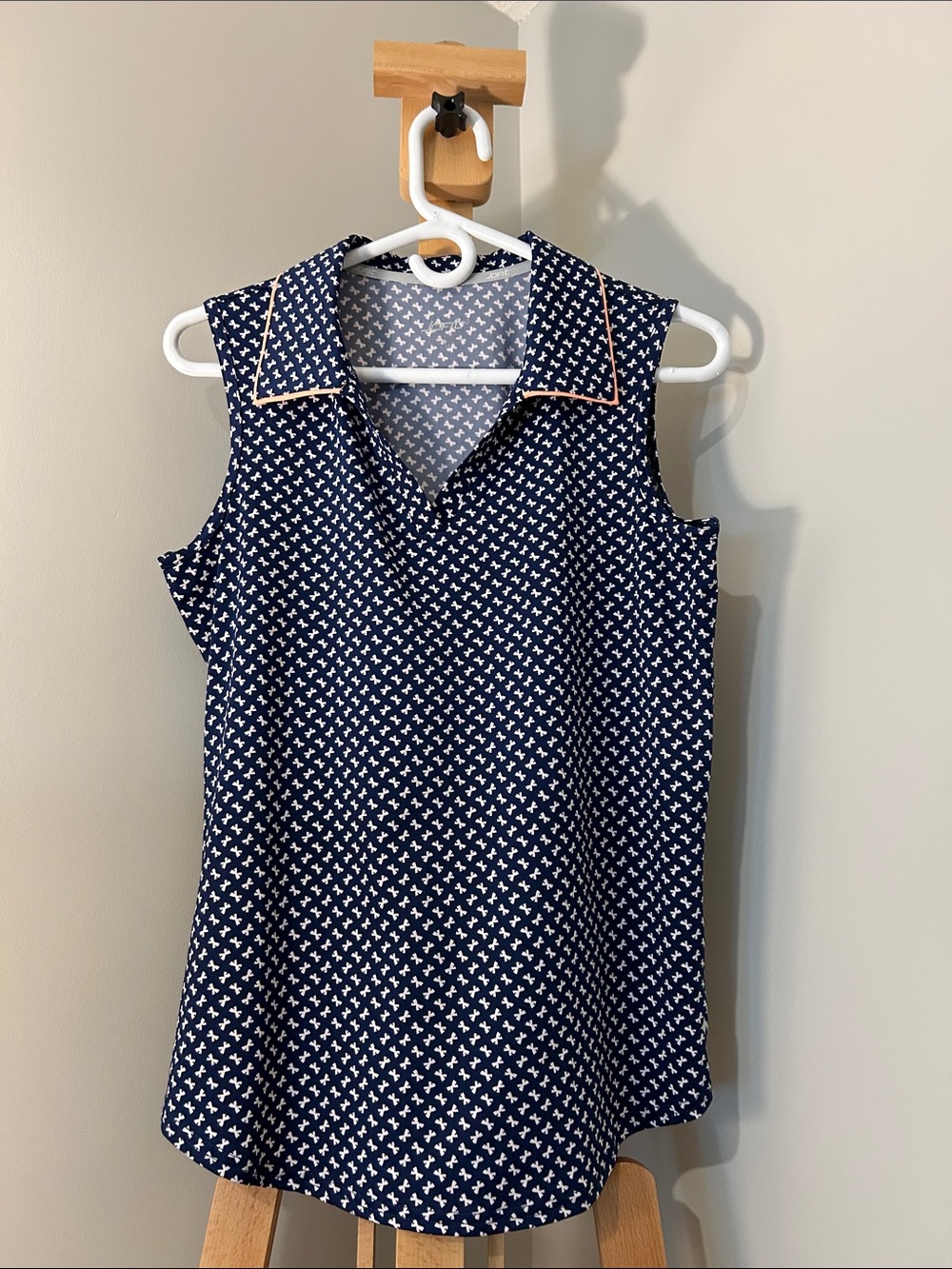 Jofit Navy and White Bow Print Collared Sleeveless Athletic Top Size M